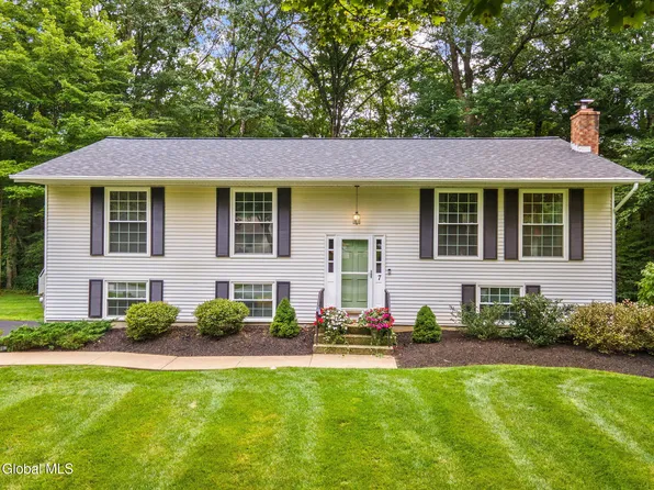 7 Acorn Avenue, Clifton Park, NY 12065