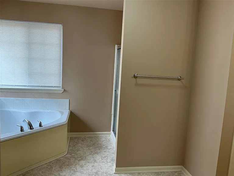 48161 Nottinghill Ln — Photo 28