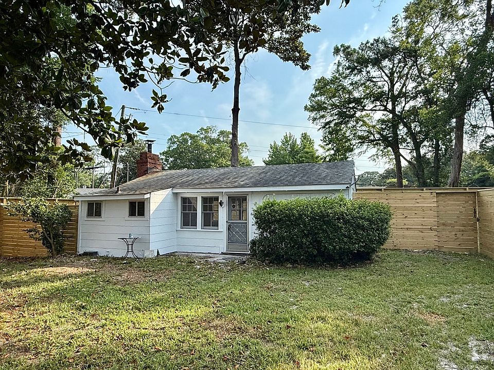1st image of 313 1/2 Pine Grove Dr