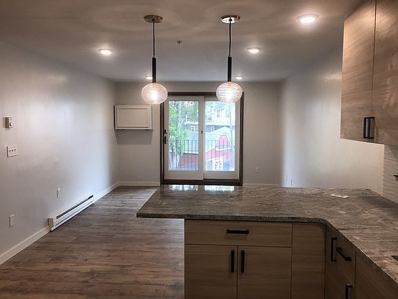4th image of 45 Belle Isle Ave #20