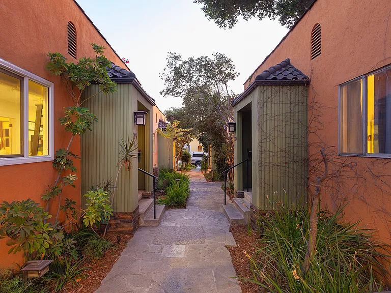 2125 Las Colinas Ave #2125 — Photo 3