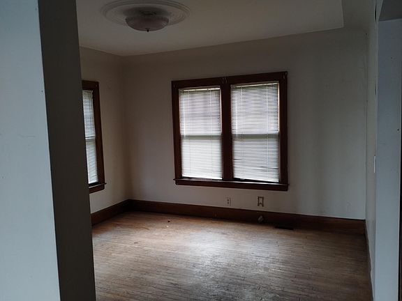 4th image of 423 N Saginaw St