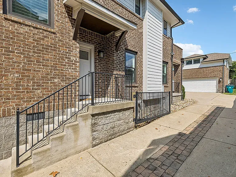 2302 Sunset Pl — Photo 44