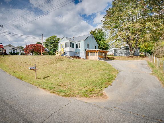 4th image of 801 Green St