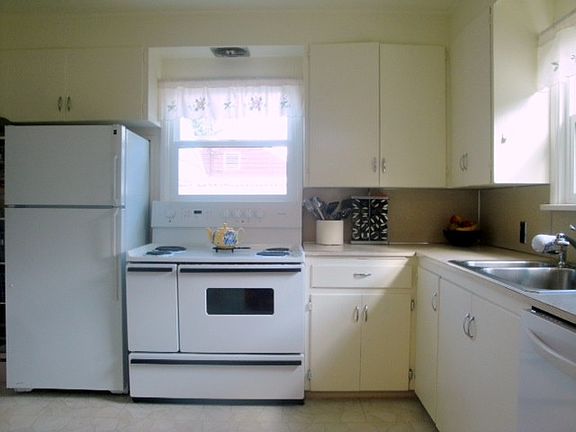 4th image of 216 Pinehurst Dr SE