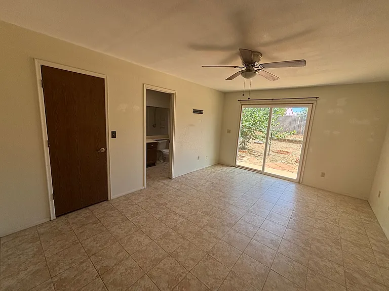 554 Hegge Dr — Photo 10