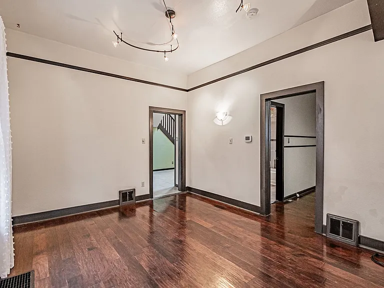 908 S Washington St — Photo 4