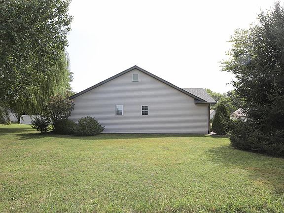 4th image of 1869 Spruce Hill Dr