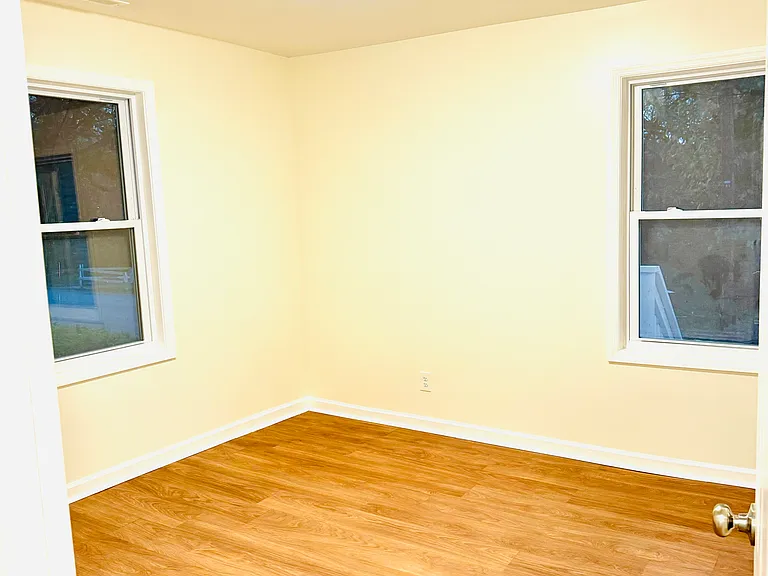 208 Hill St — Photo 8