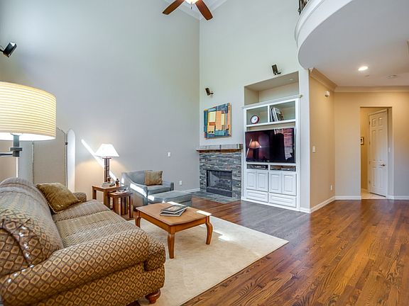 3rd image of 2451 Greymoore Dr