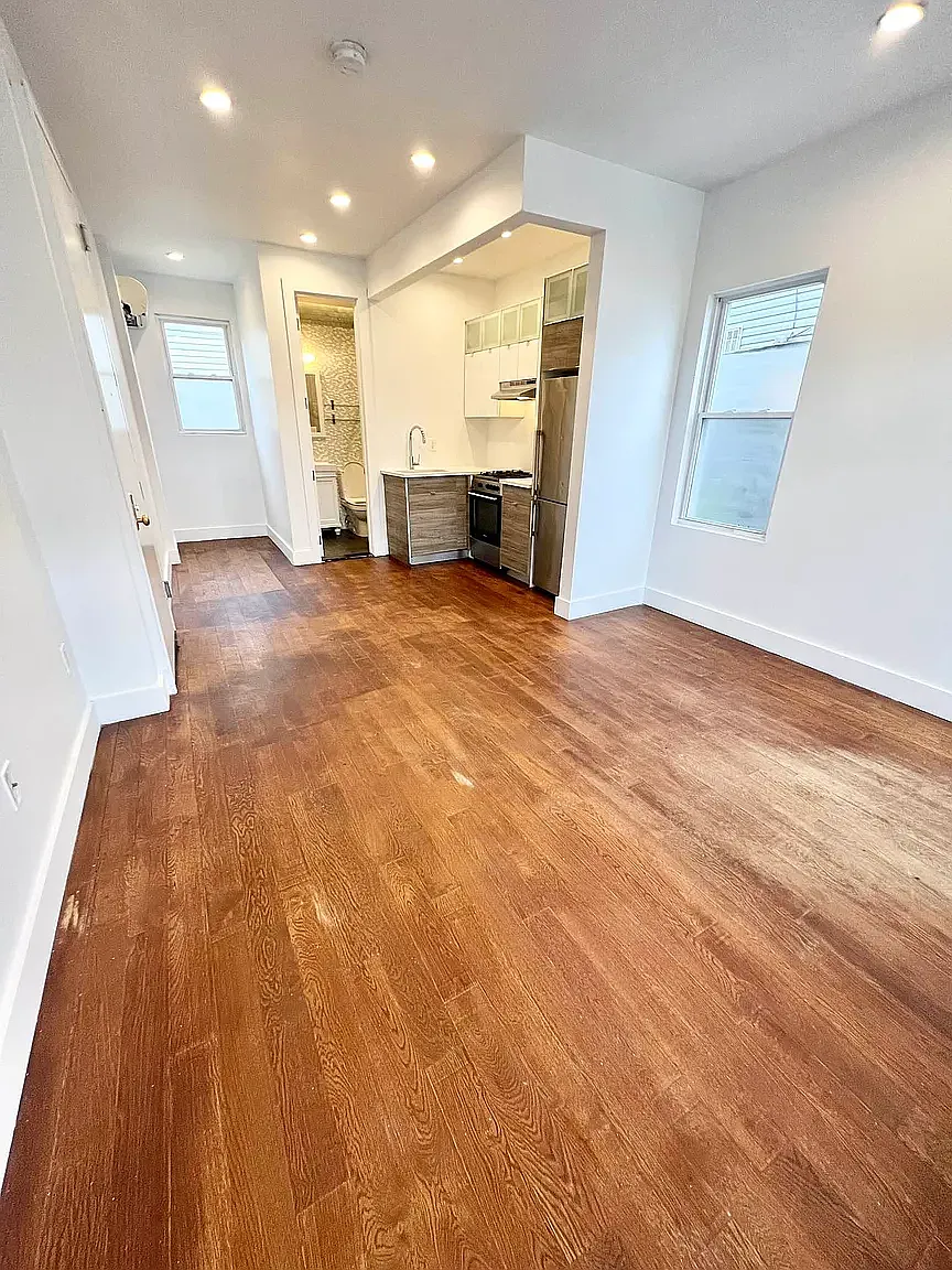 38 Catherine Street — Photo 2