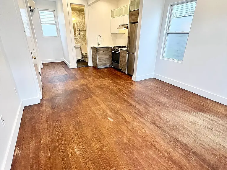 38 Catherine St #1R — Photo 2