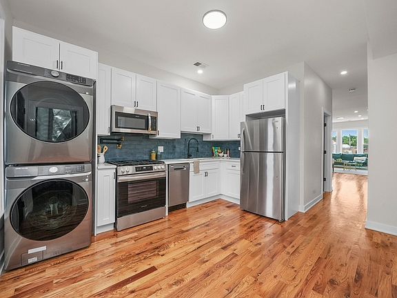 4th image of 2752 W Belmont Ave #2