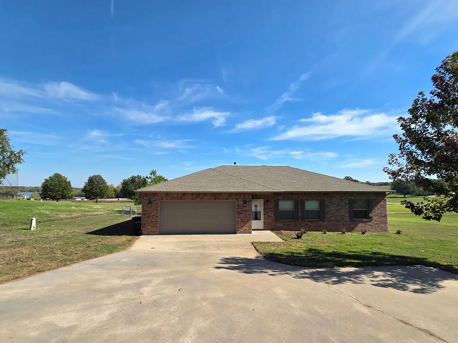 3 bed, 2144 sqft, $2,200 — Photo 1