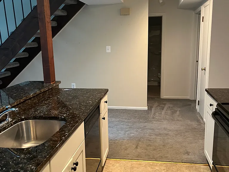 21 Cornwall Dr — Photo 7