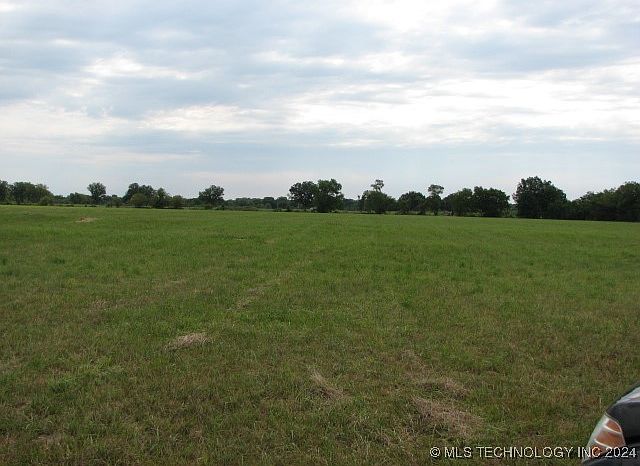 2nd image of 2550 S 184th Rd