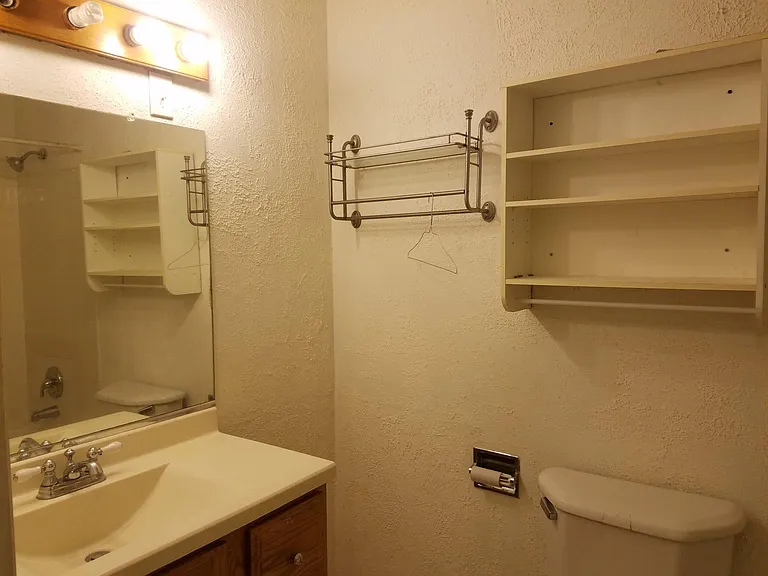 1312 S Glen Cir #B — Photo 17