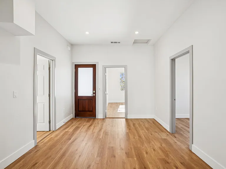 882 61st St #A — Photo 6