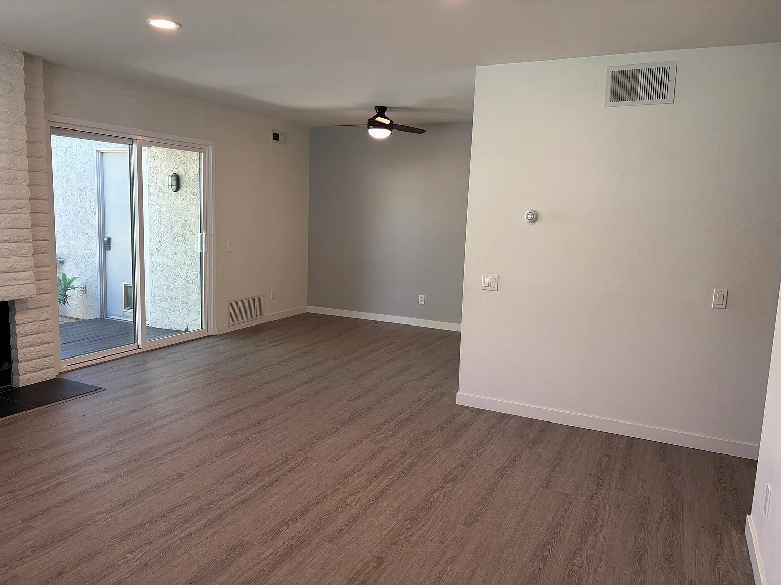 2 bed, 900 sqft, $3,450 — Photo 3
