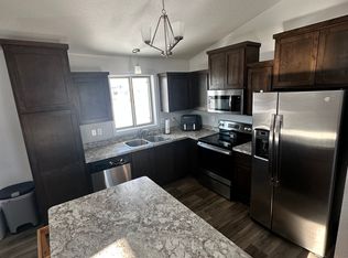 907 Taft Loop S, Cambridge, MN 55008