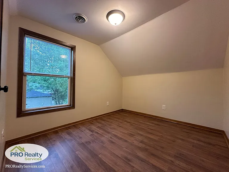 640 Charles Ave — Photo 11