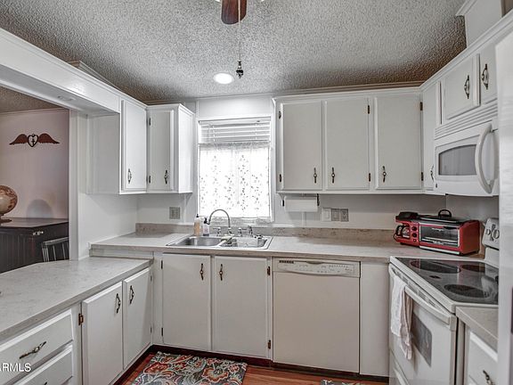 4th image of 1808 E Augusta Ave