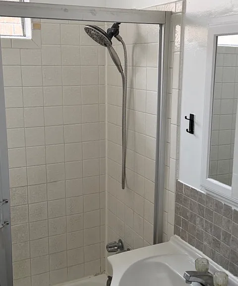 Shower/Bathtub
