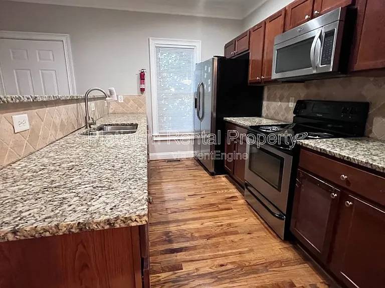 750 Terry St SE — Photo 5
