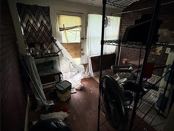 3rd image of 106 N Main St