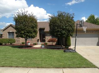 35660 Kensington Ave, Sterling Heights, MI 48312