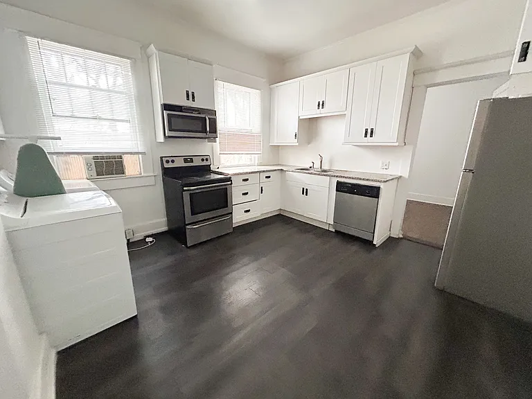 3106 Vanderbilt Pl — Photo 2