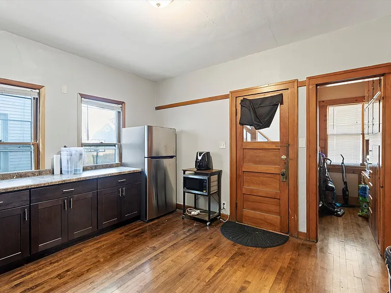 2745 N Frederick Ave — Photo 10