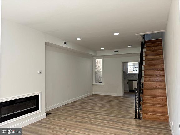 3rd image of 1119 Winton St