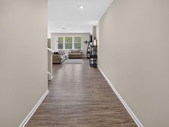 5th image of 121 Mill Pond Ln