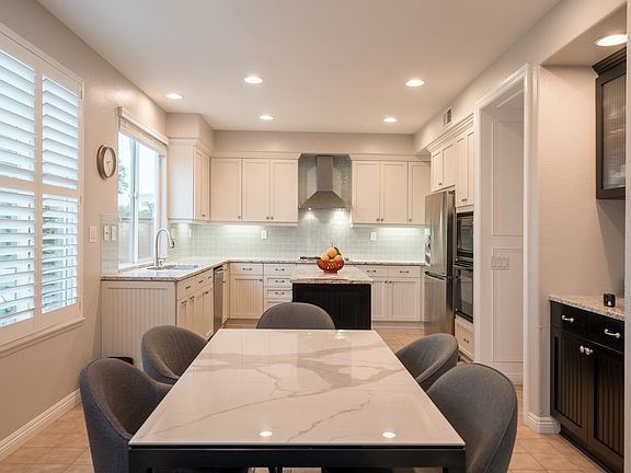 3rd image of 6655 Hollycrest Ct