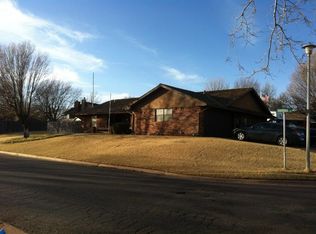 1302 Quailwood Dr, Enid, OK 73703