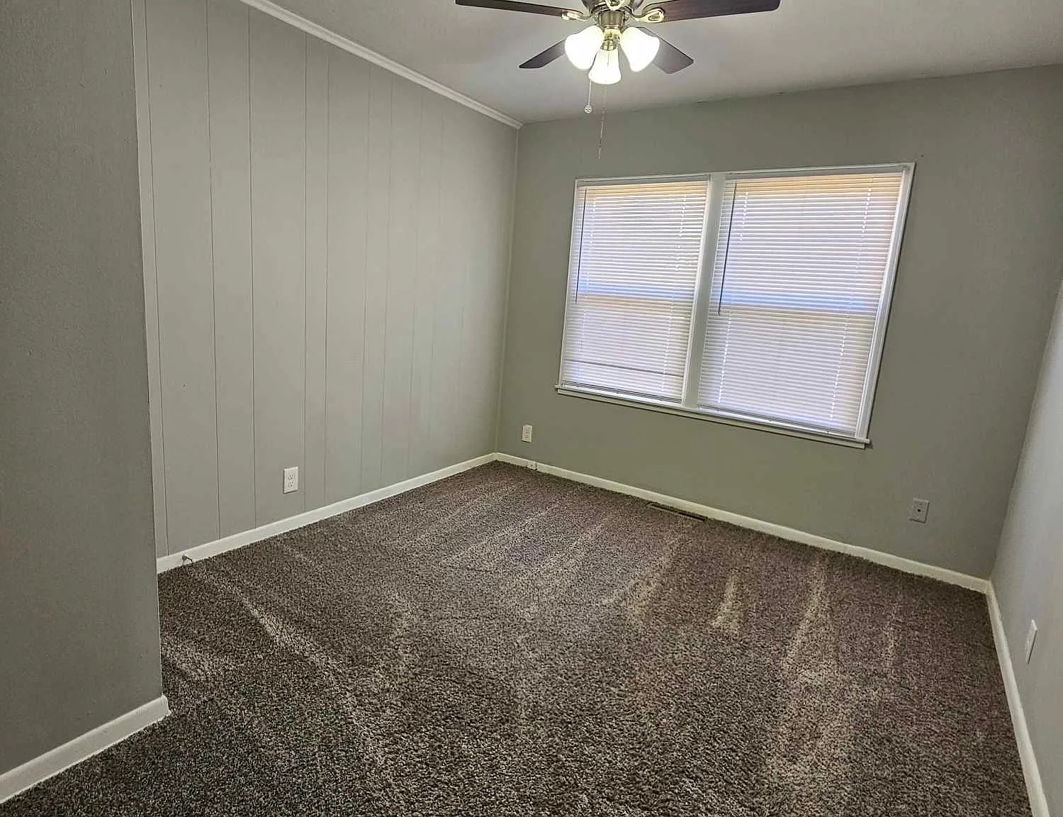4 bed, 960 sqft, $1,650 — Photo 2