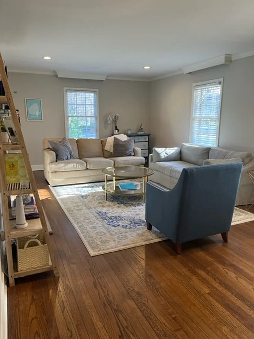 Lovely Three Bedroom Duplex in Myers Park! — Photo 2