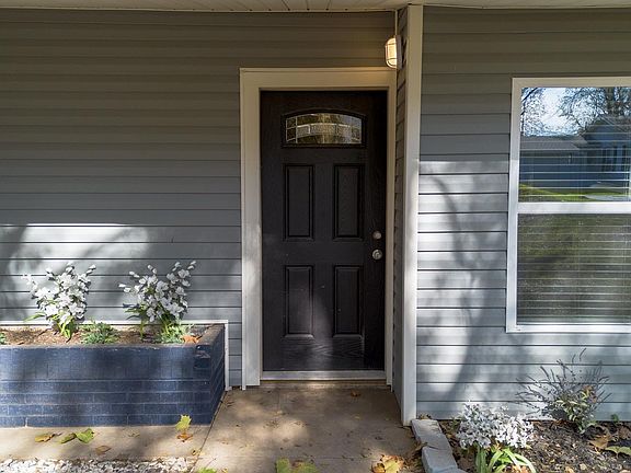 2nd image of 209 E Pirate Ave
