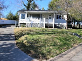 102 Nixon Rd, Oak Ridge, TN 37830