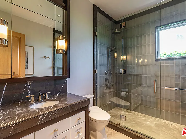 618 N Beverly Dr — Photo 23