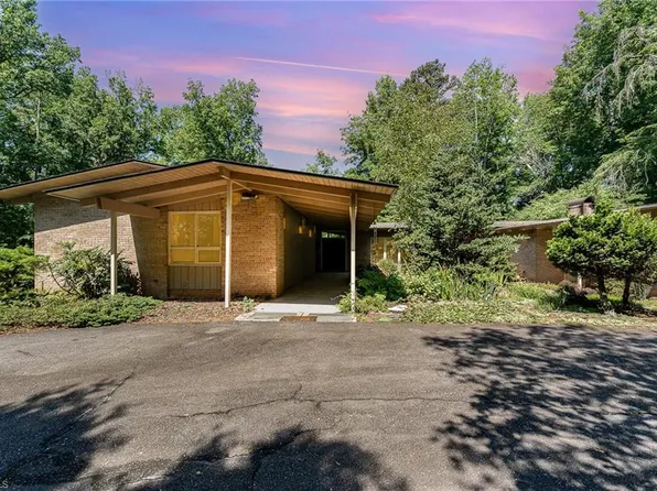 4001 Philpark Dr, Winston Salem, NC 27106