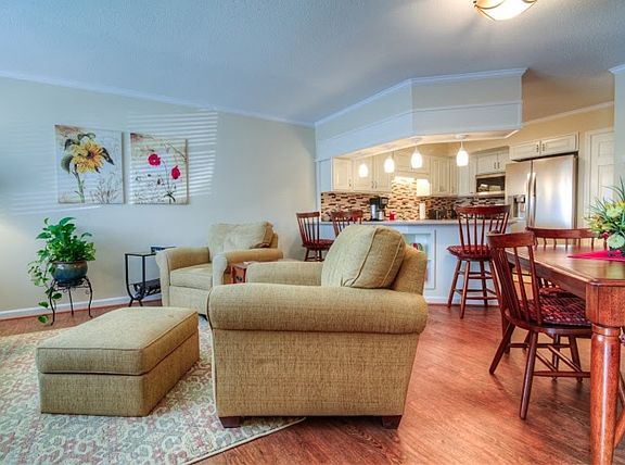 3rd image of 276 Henderson Ct