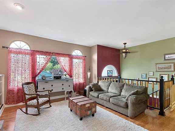 2nd image of 8736 Sungate Pl NE