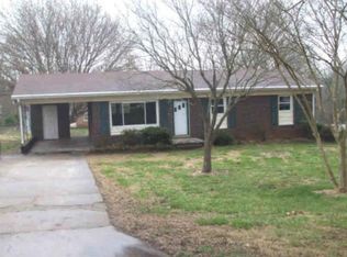 1906 Old English Dr, Gastonia, NC