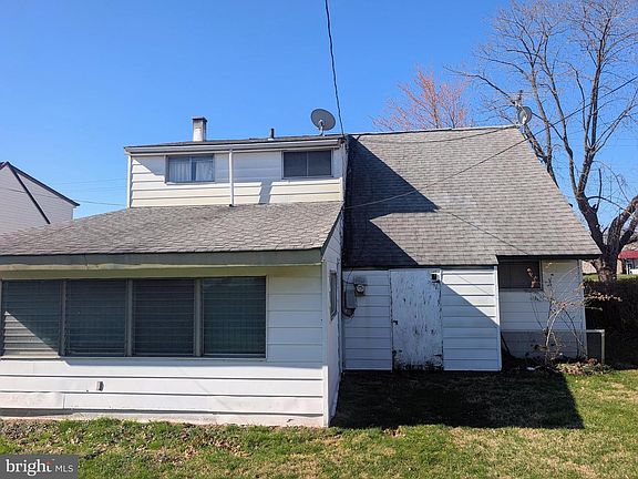4th image of 2873 Comly Rd