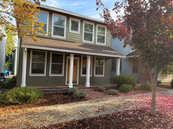 38 Logan Way, Talent, OR 97540