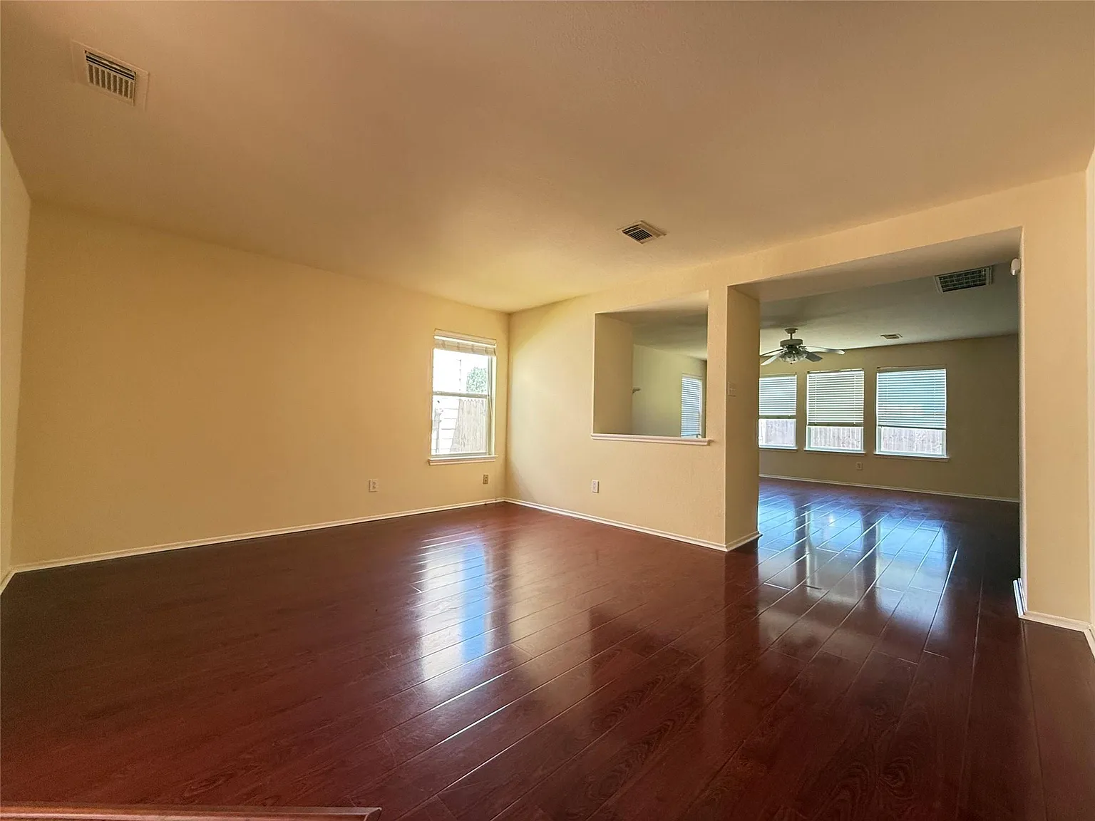 3 bed, 2.5 bath, 2295 sqft, $2,050 — Photo 4