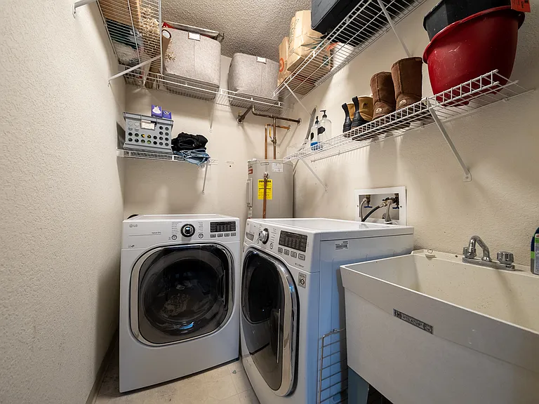 310 E 18th St #202 — Photo 12