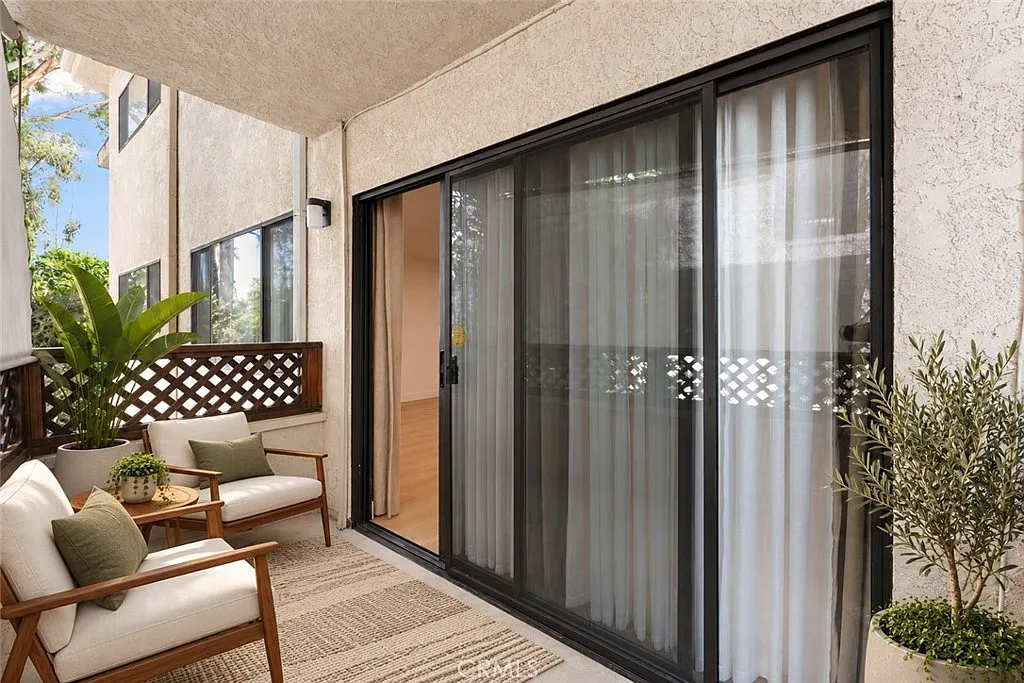 1 bed, 925 sqft, $2,060 — Photo 4